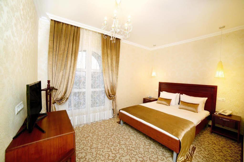 Villa Marina Hotel Krasnodar Bagian luar foto